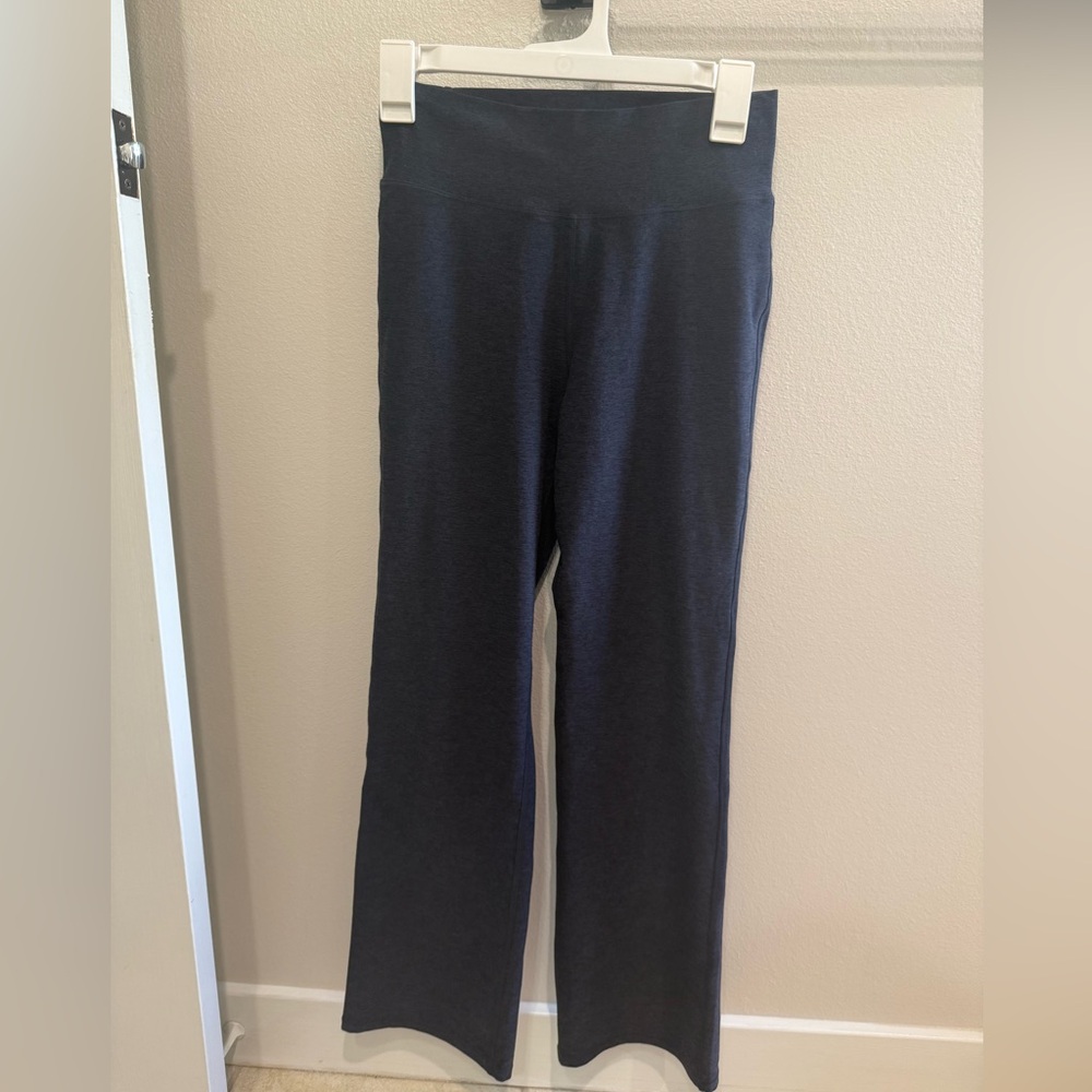 Never worn Vuori Halo Slim Flare XS
